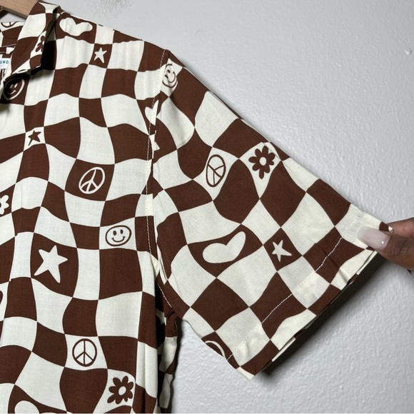 Earthbound Men Camp Shirt Small Brown Chckers Hippie 70s Groovy Peace Short - Picture 4 of 8